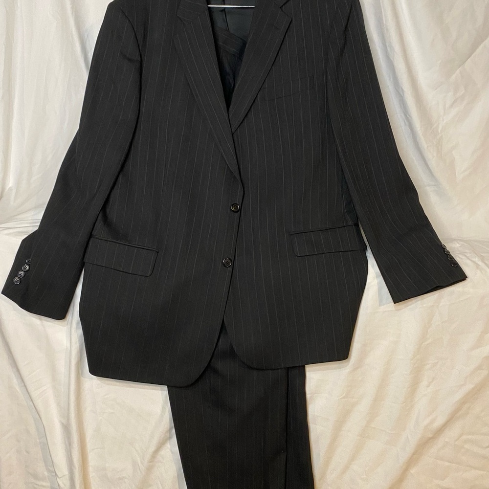 Elegant Charcoal Pinstripe Suit for Men 33 inseam